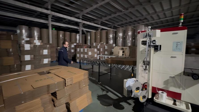 D&acirc;y chuyền t&iacute;ch hợp th&ocirc;ng minh in th&ugrave;ng carton 4 m&agrave;u, xẻ r&atilde;nh, d&aacute;n v&agrave; đ&oacute;ng đai ho&agrave;n to&agrave;n tự động